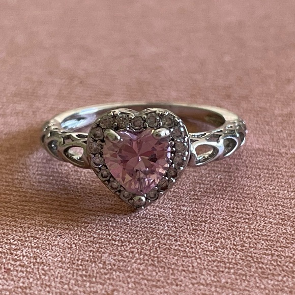 Vintage Heart Ring - Picture 2 of 4